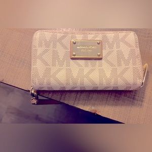 Cream Michael Kors Wristlet Wallet